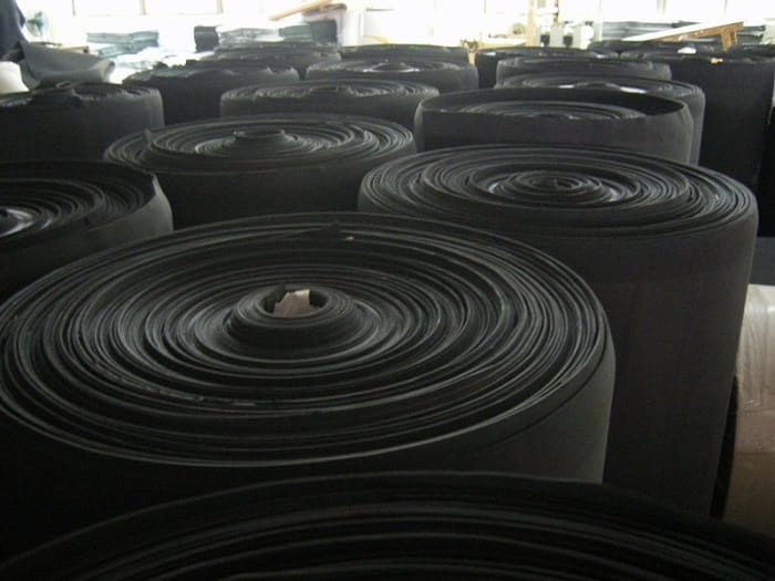 Mua cao su tấm giá sỉ đảm bảo nguồn vật liệu ổn định, tiết kiệm chi phí